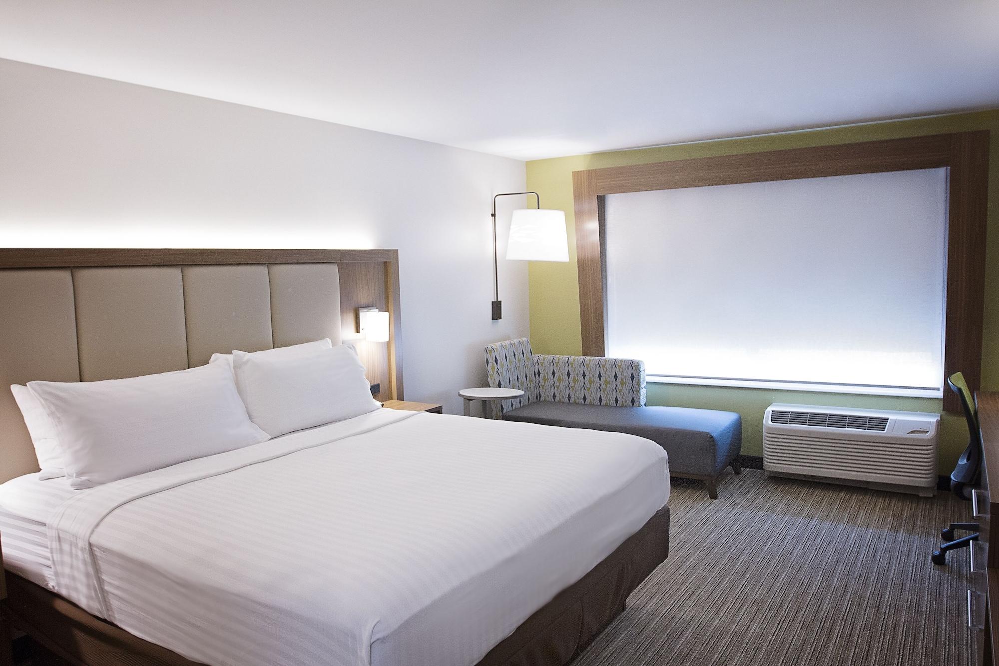 Holiday Inn Express & Suites Greenwood Mall By Ihg Bagian luar foto