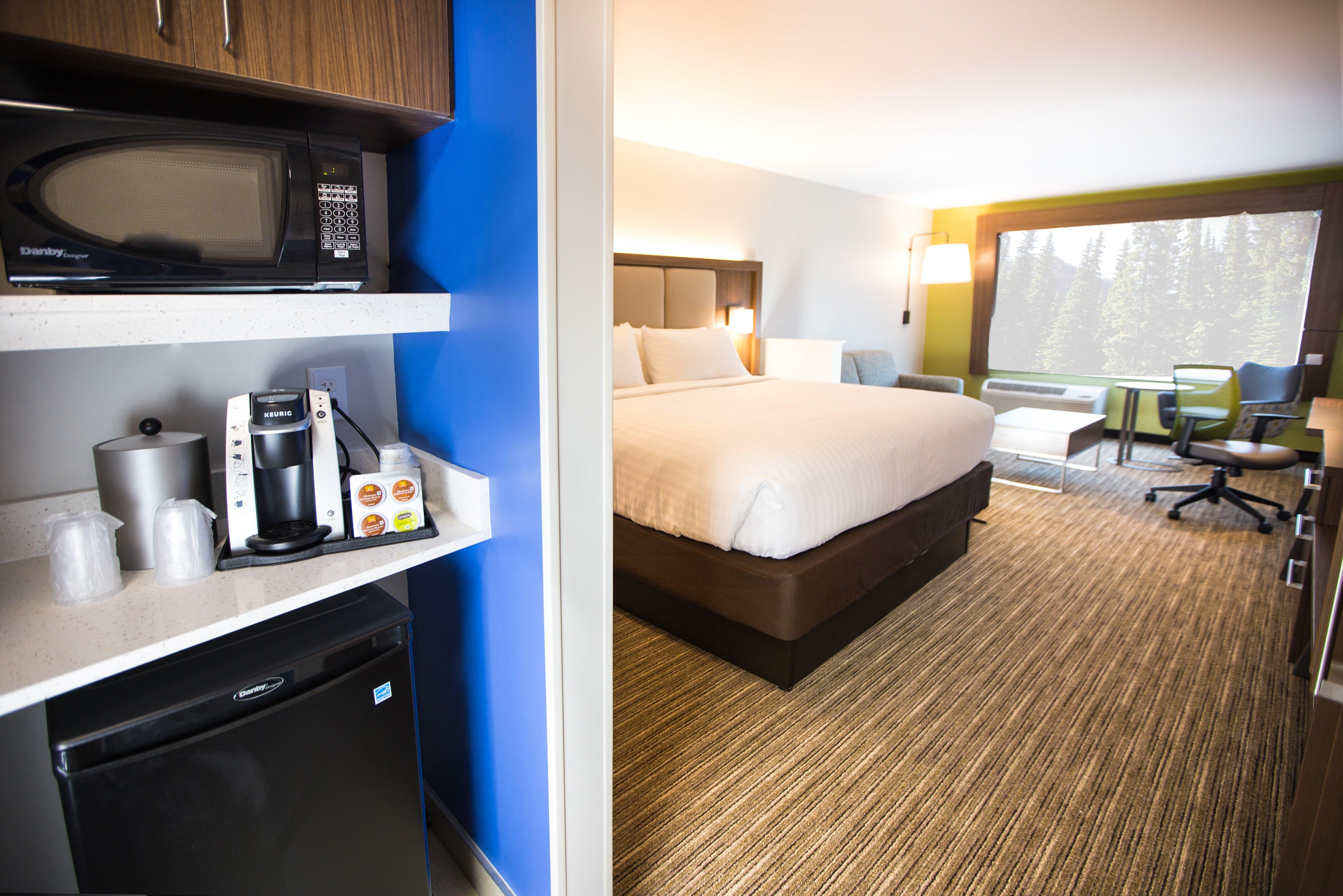 Holiday Inn Express & Suites Greenwood Mall By Ihg Bagian luar foto