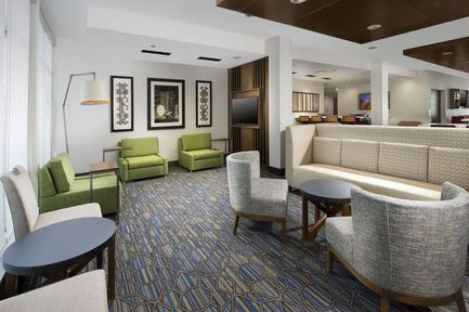 Holiday Inn Express & Suites Greenwood Mall By Ihg Bagian luar foto