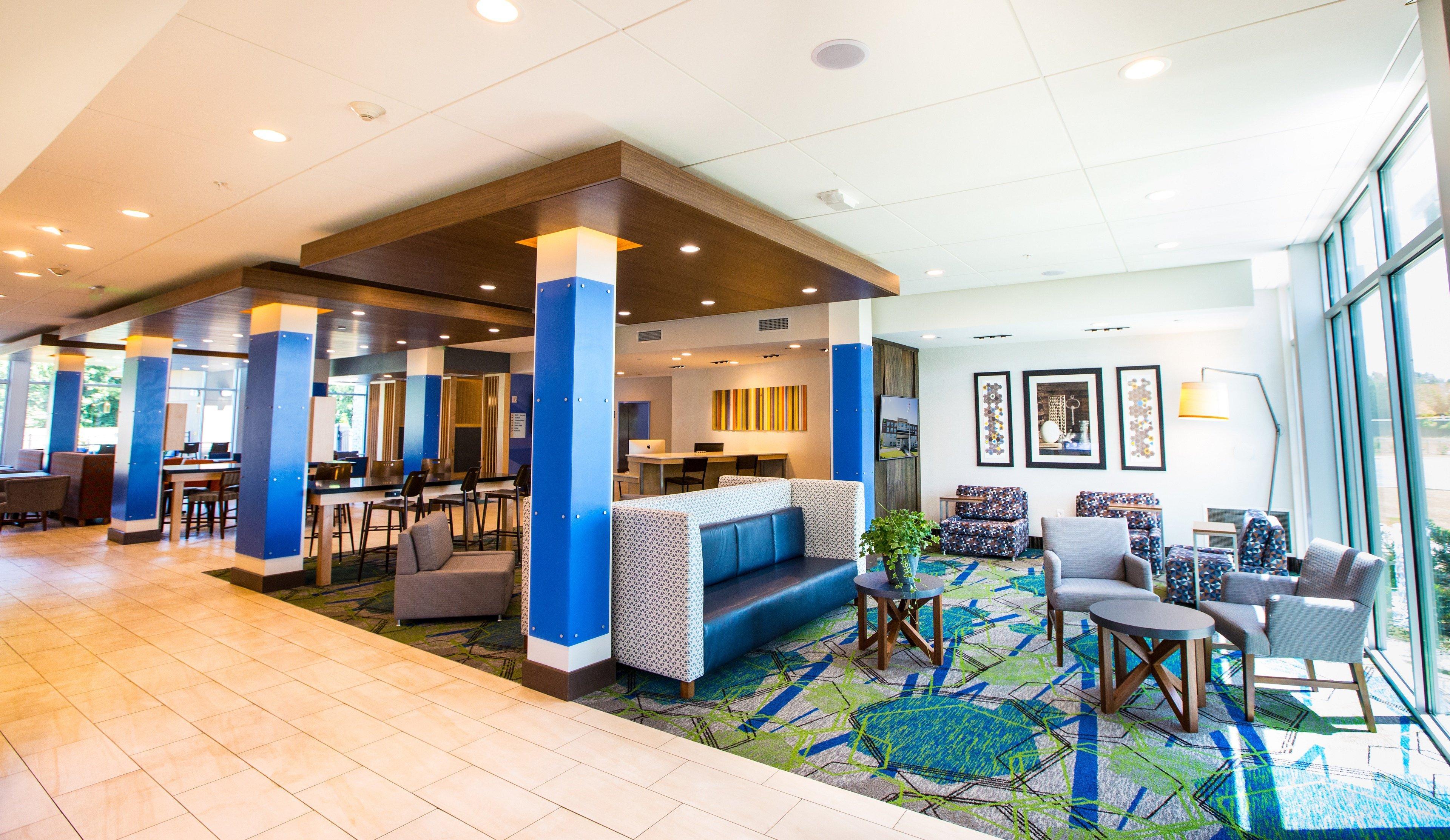 Holiday Inn Express & Suites Greenwood Mall By Ihg Bagian luar foto