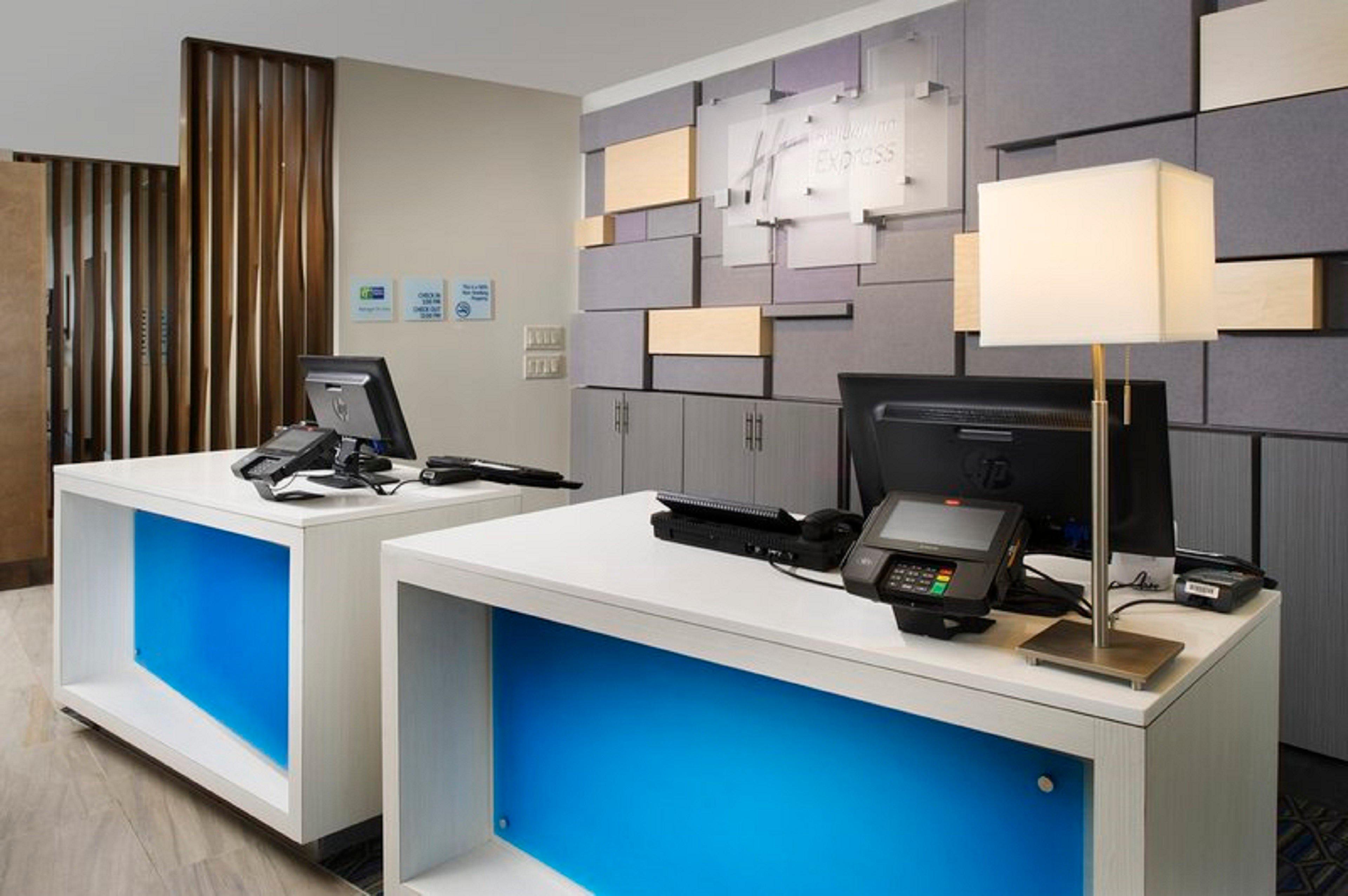 Holiday Inn Express & Suites Greenwood Mall By Ihg Bagian luar foto