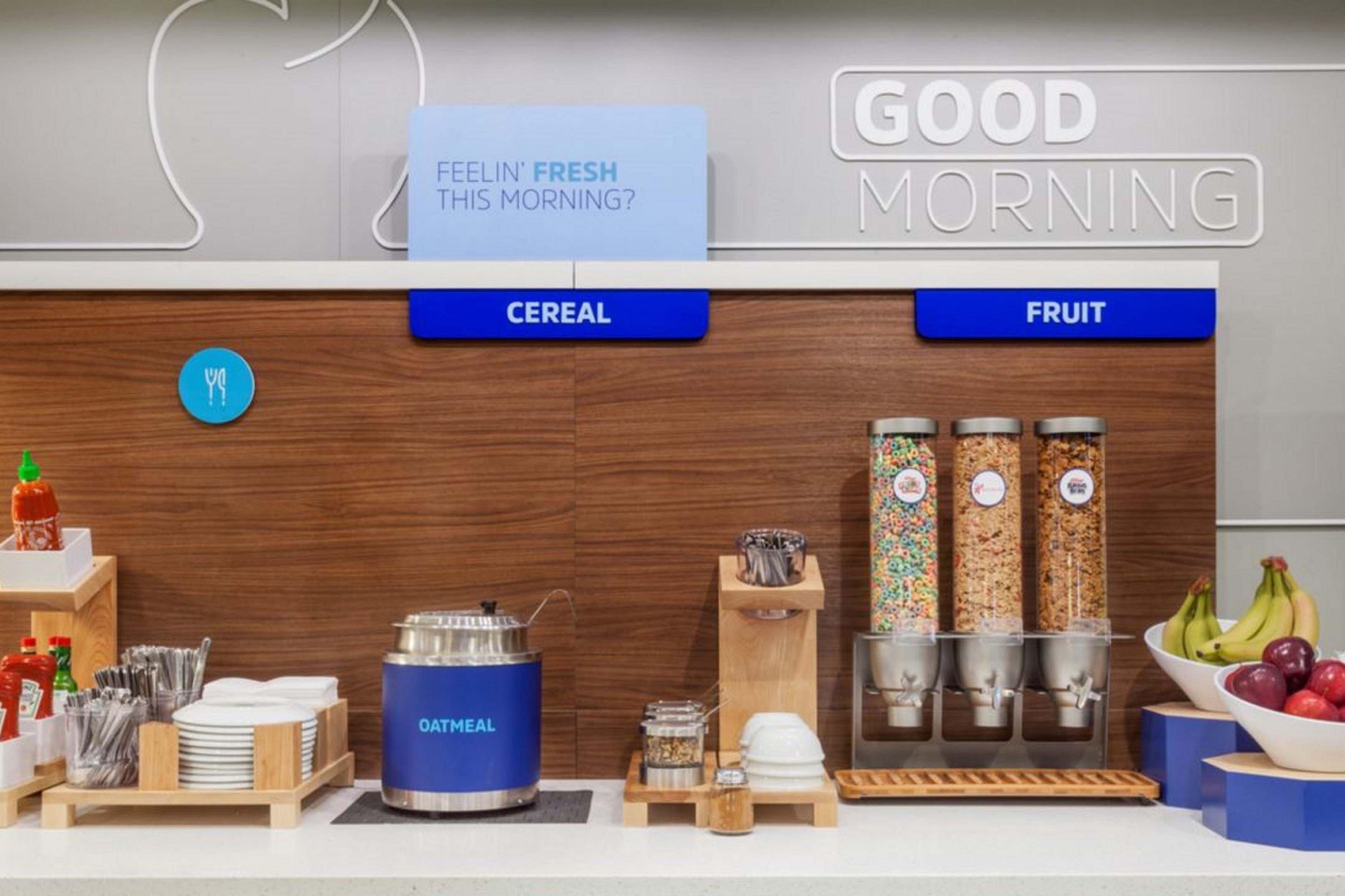 Holiday Inn Express & Suites Greenwood Mall By Ihg Bagian luar foto