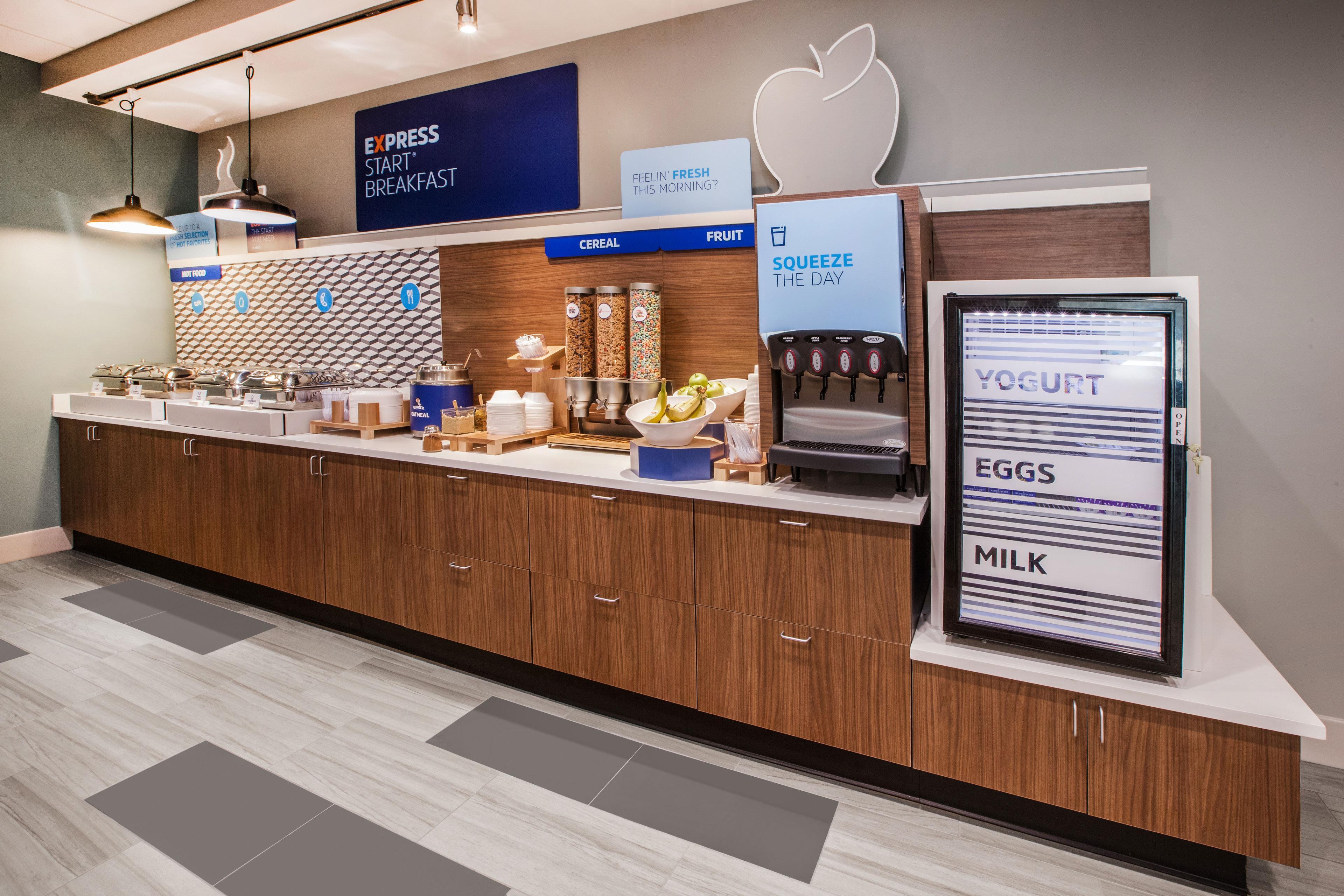 Holiday Inn Express & Suites Greenwood Mall By Ihg Bagian luar foto