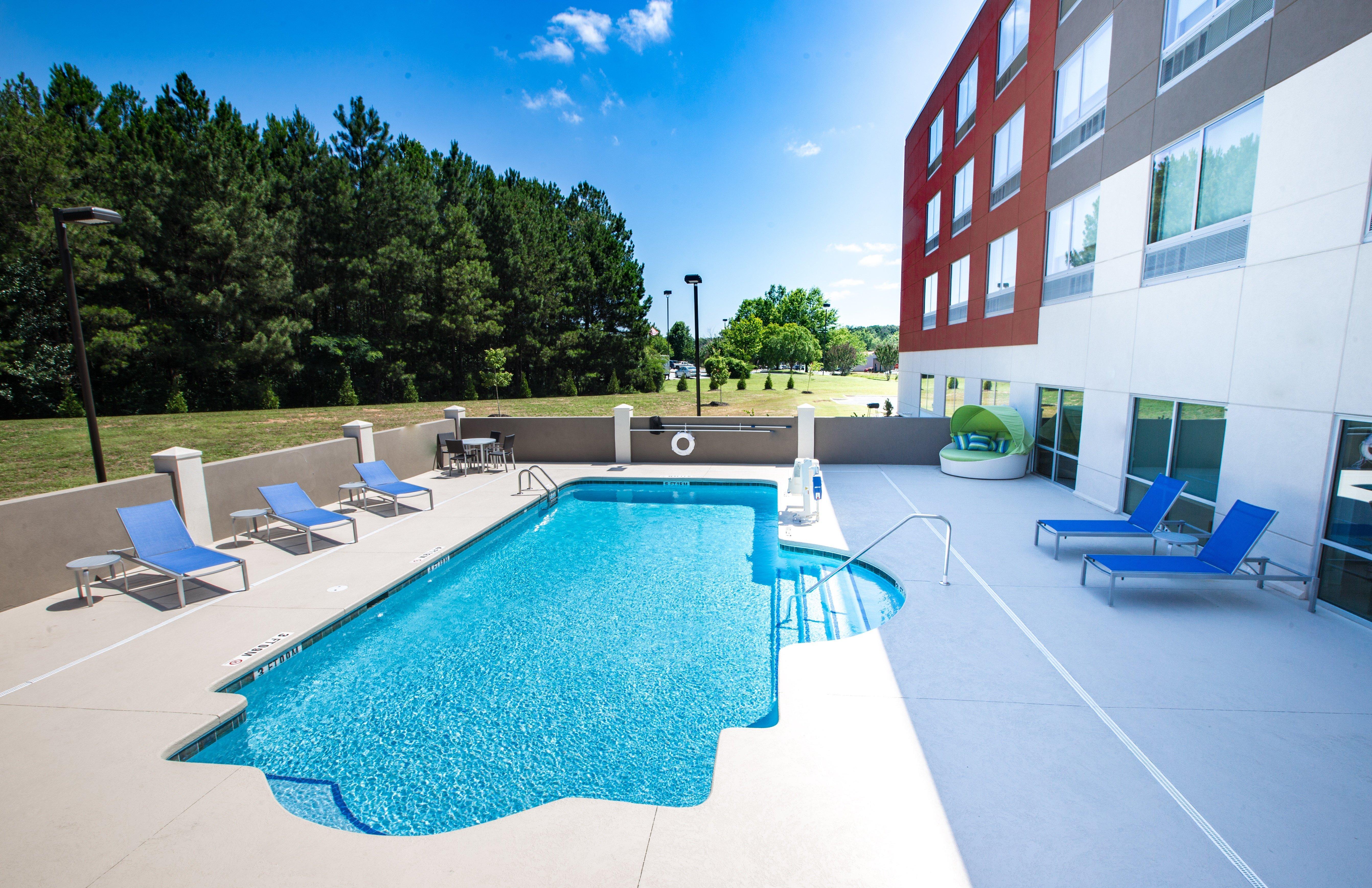 Holiday Inn Express & Suites Greenwood Mall By Ihg Bagian luar foto