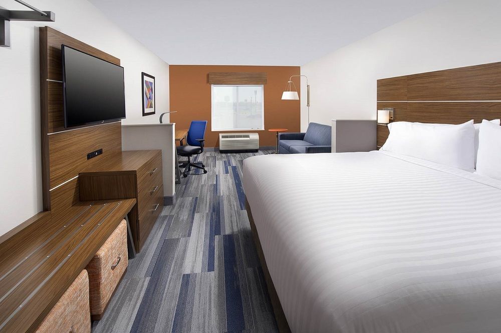 Holiday Inn Express & Suites Greenwood Mall By Ihg Bagian luar foto