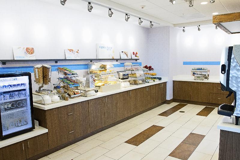 Holiday Inn Express & Suites Greenwood Mall By Ihg Bagian luar foto